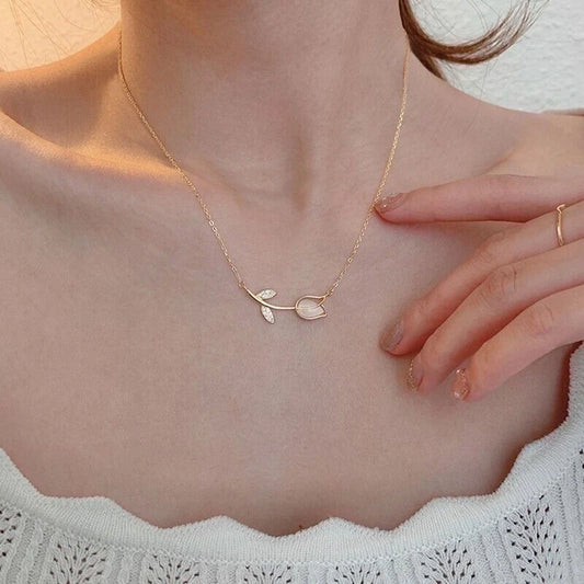 18k Gold Rose Necklace