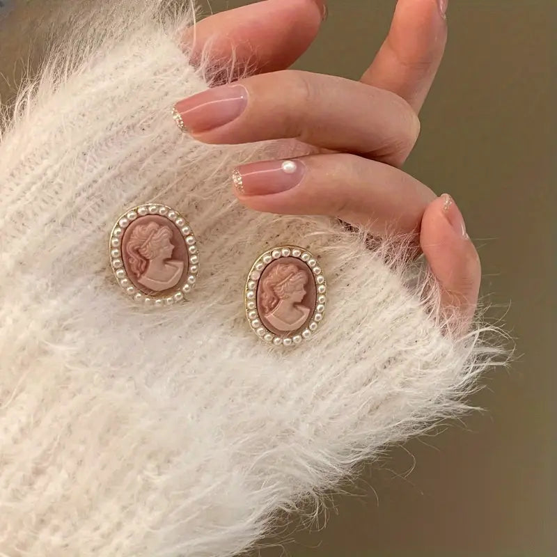 Women's Vintage Light Luxury Portrait Earrings
